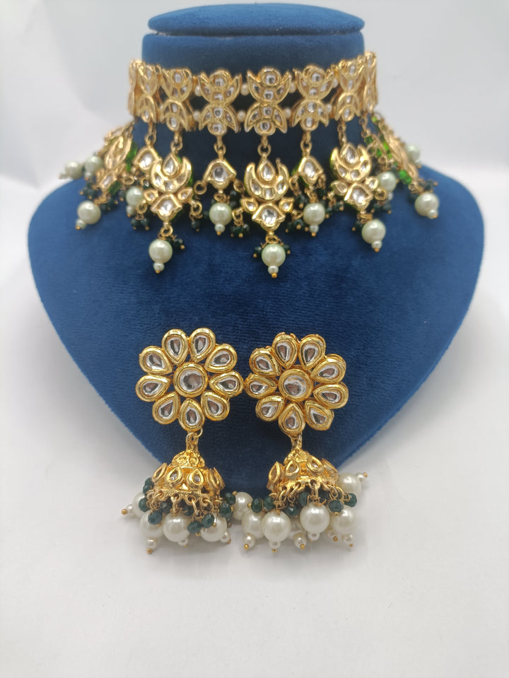 Traditional Thappa Kundan choker
