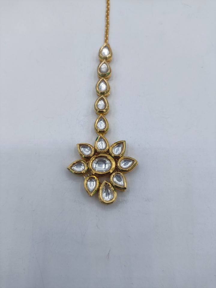 Simple Kundan necklace