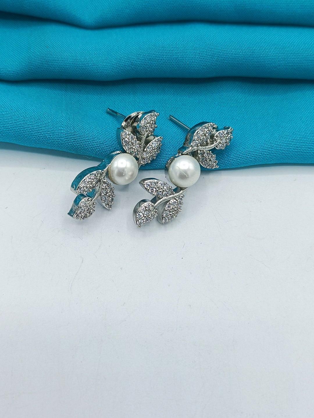 Statement pearl silver necklace