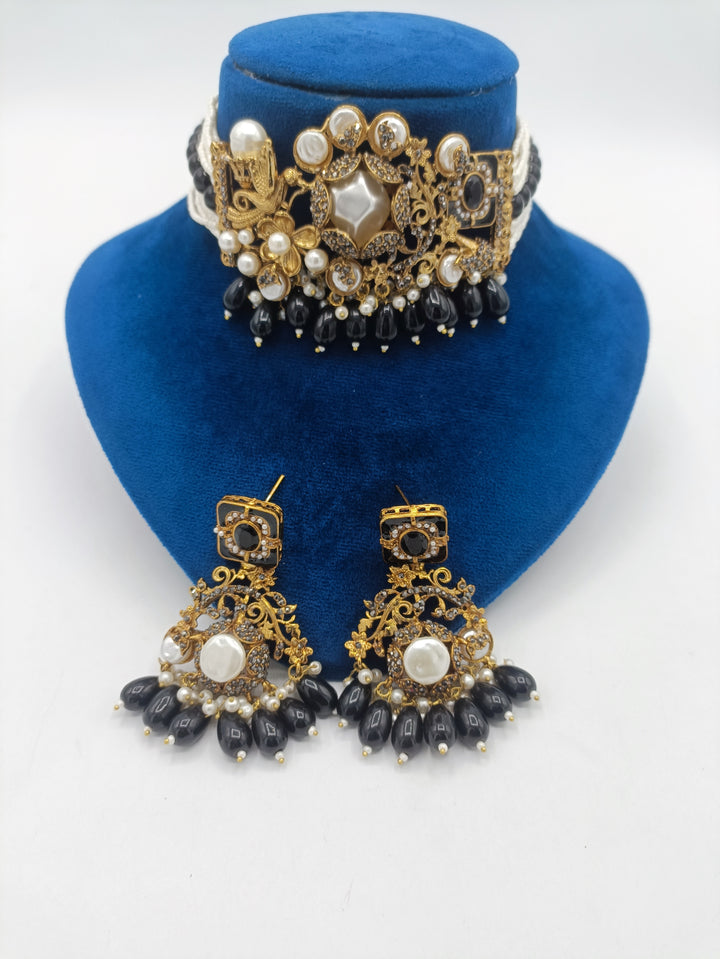 Statement black choker