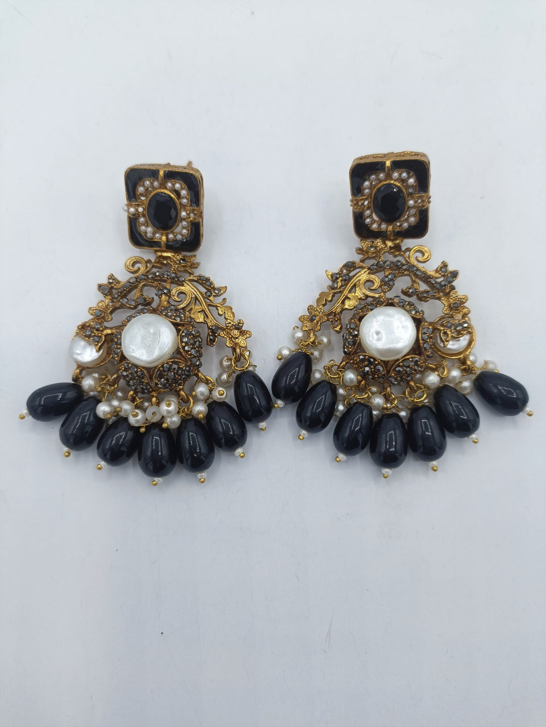 Statement black choker