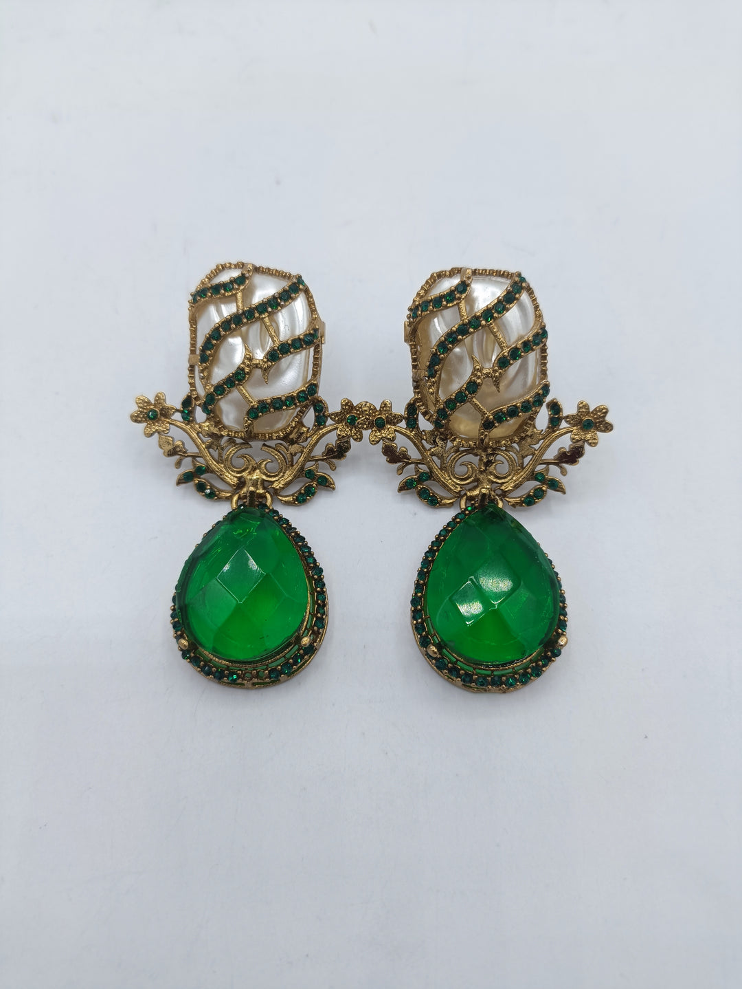 stylish green choker