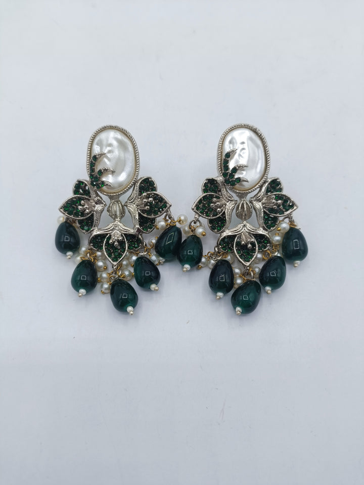 Emerald antique choker