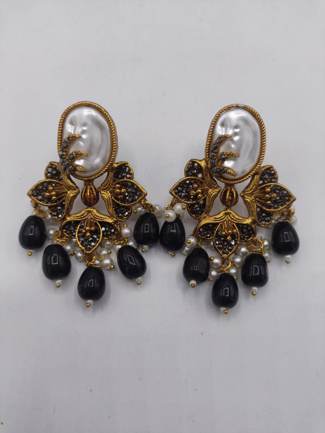 Black antique choker