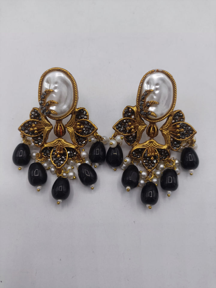 Black antique choker