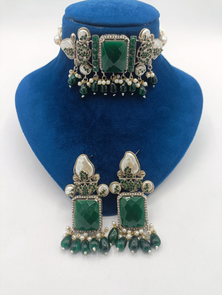 Emerald silver polish choker