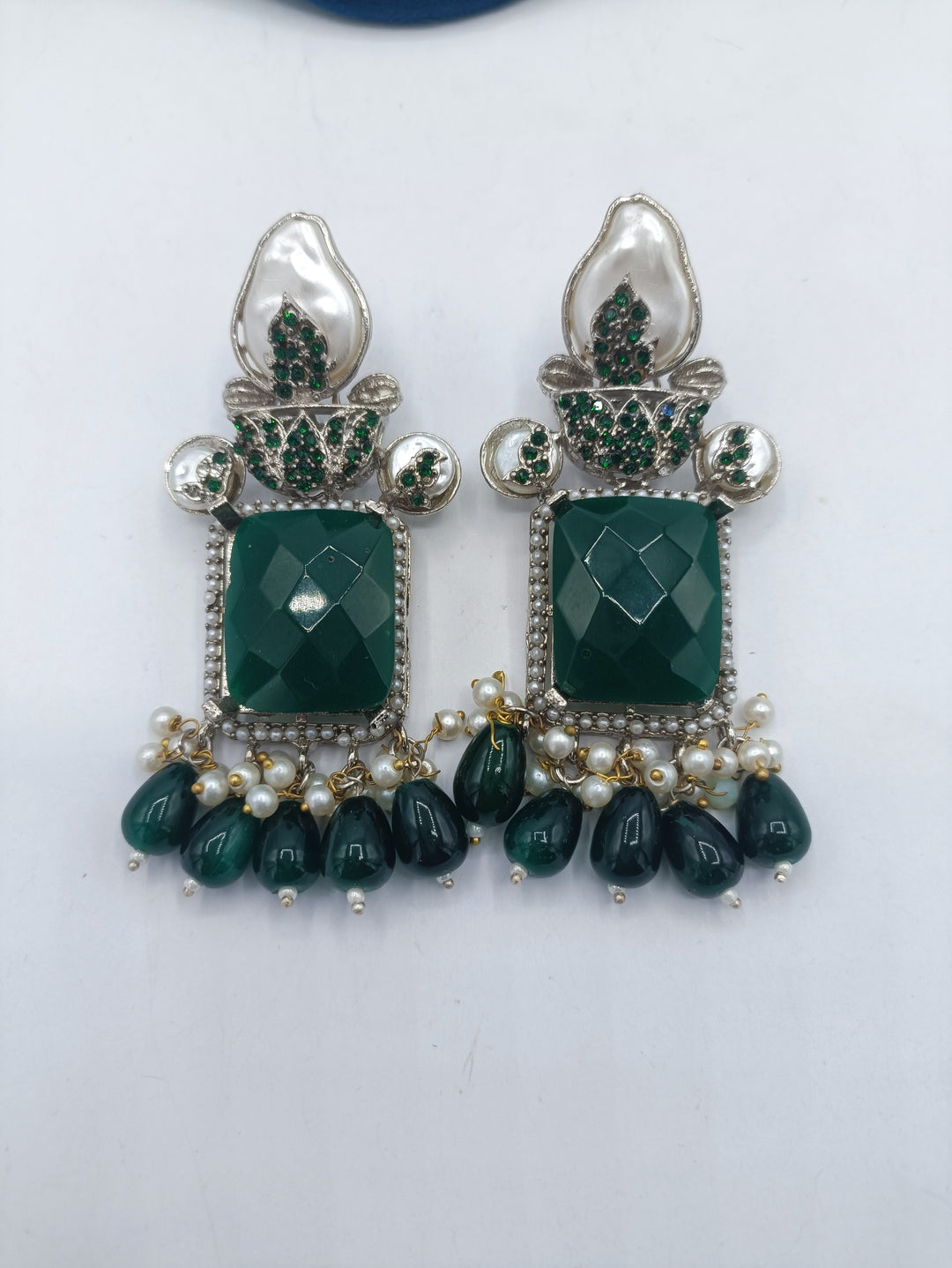 Emerald silver polish choker