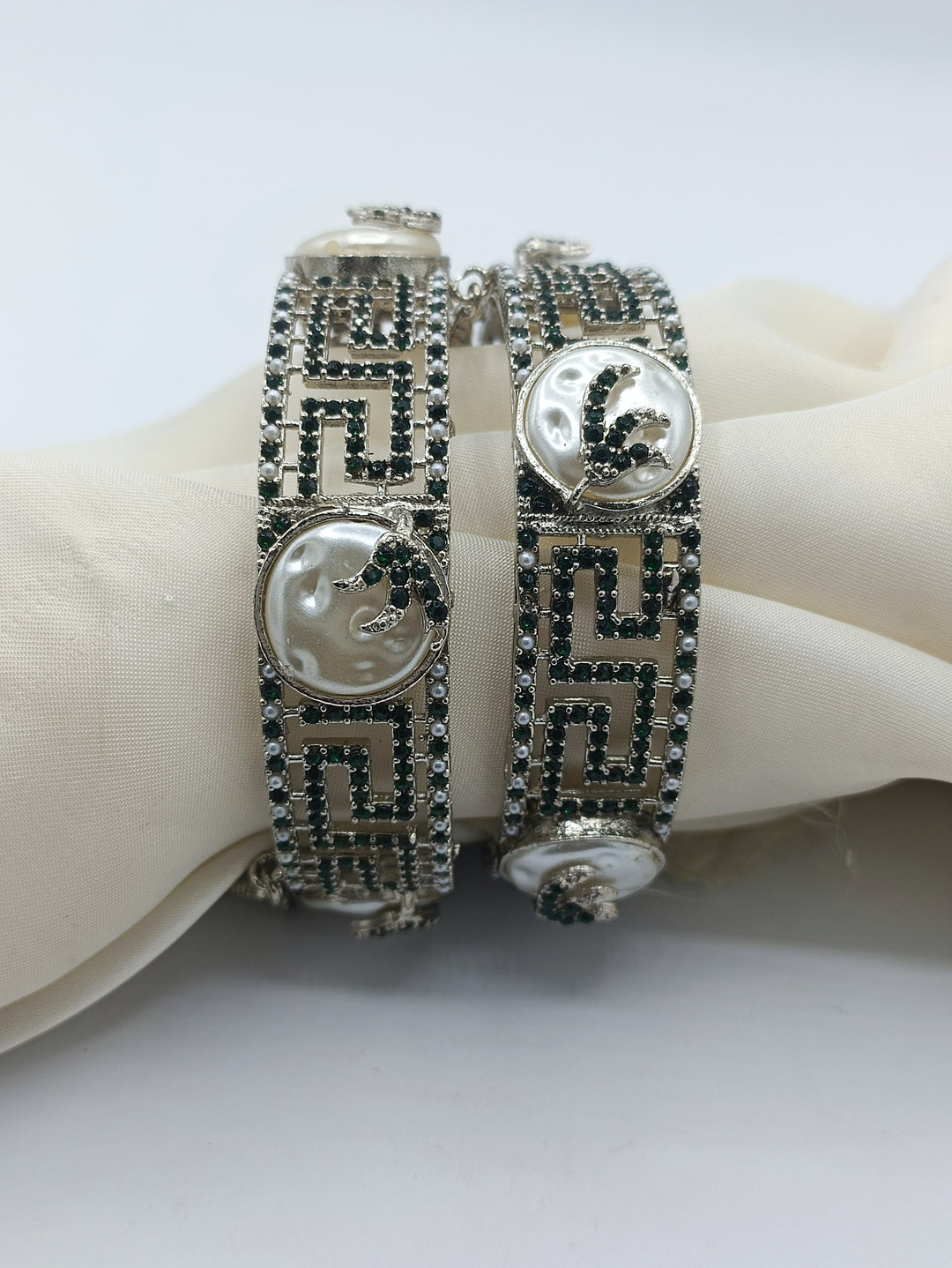 Green-silver fresh water pearl kara