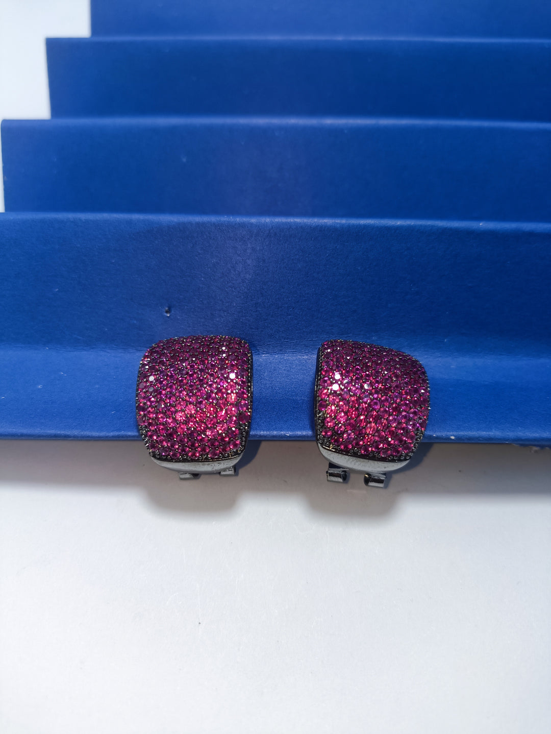 Nano diamond stud earrings