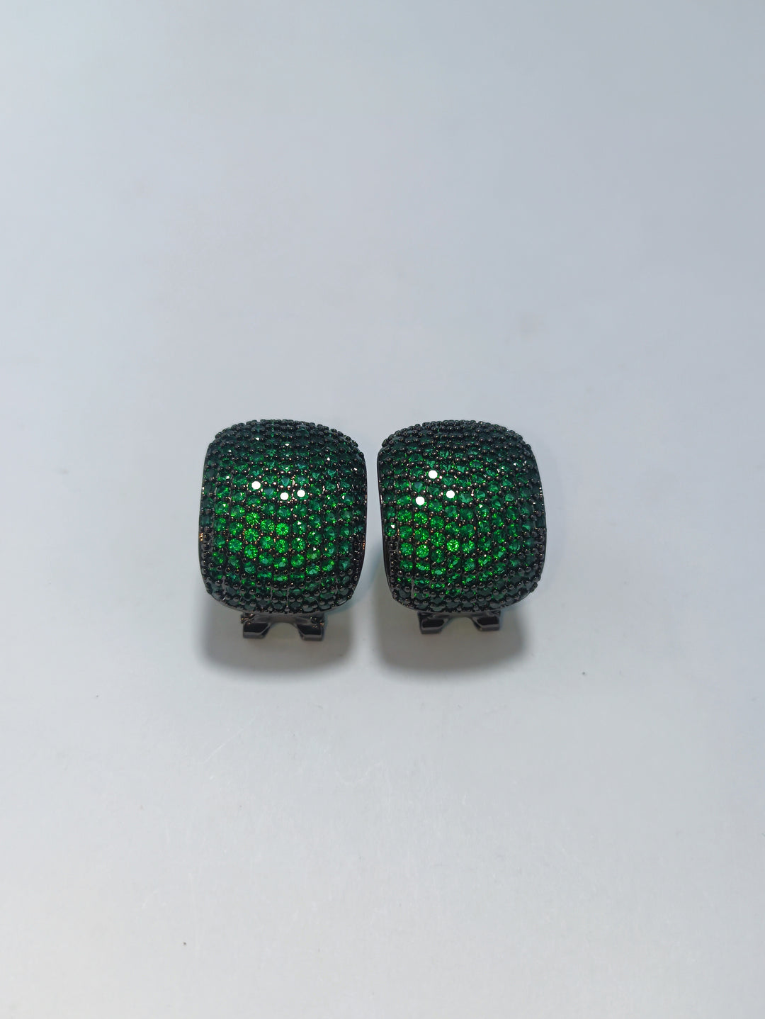 Nano diamond stud earrings