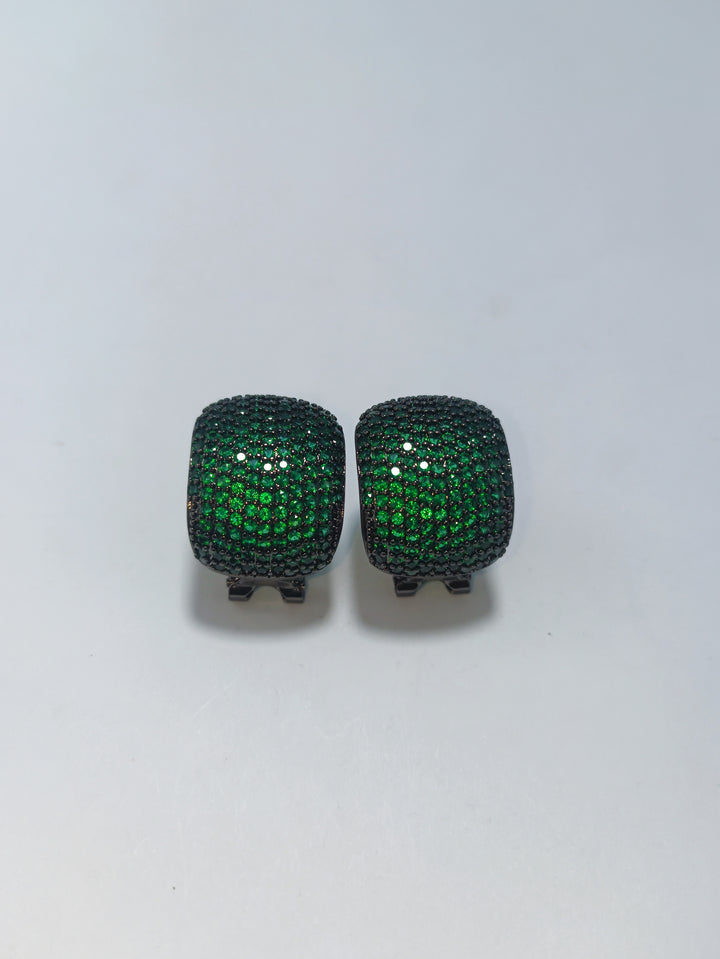 Nano diamond stud earrings