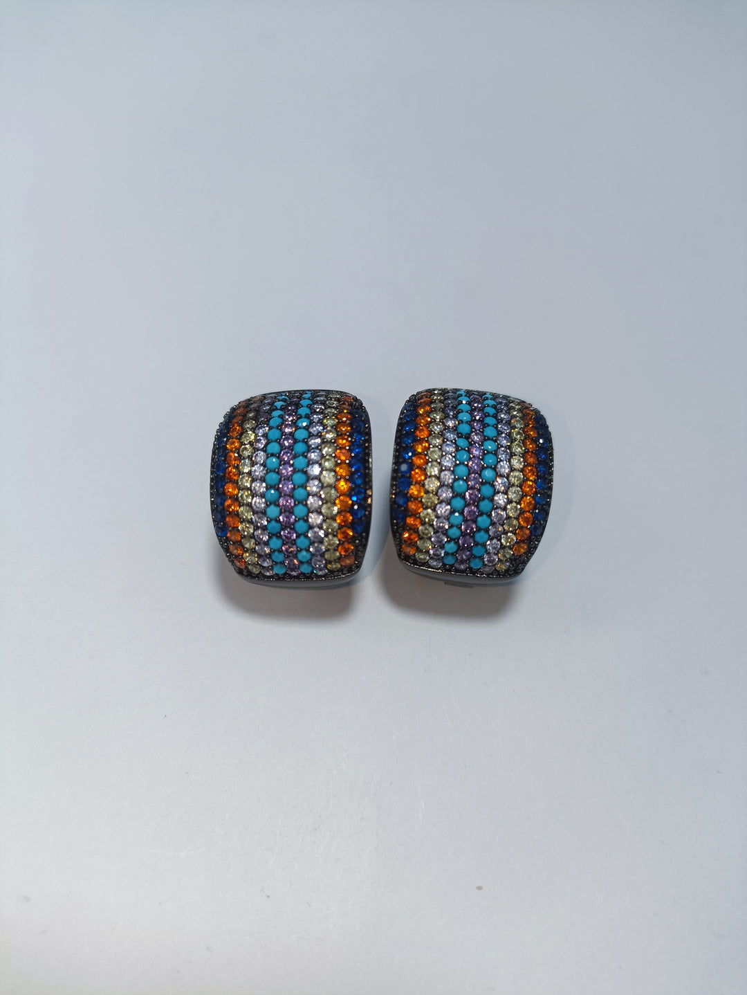 Nano diamond stud earrings