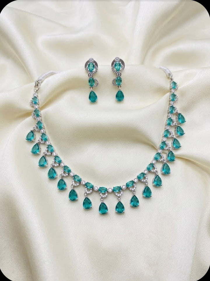 Emerald Elegance Zircon Necklace Set