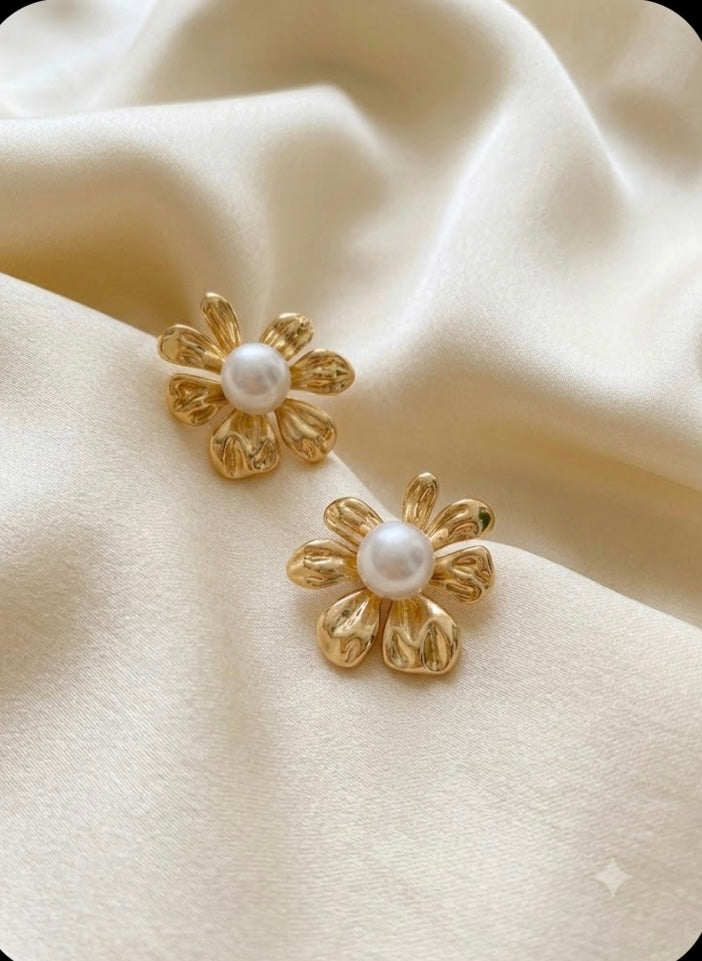 Floral pearl studs