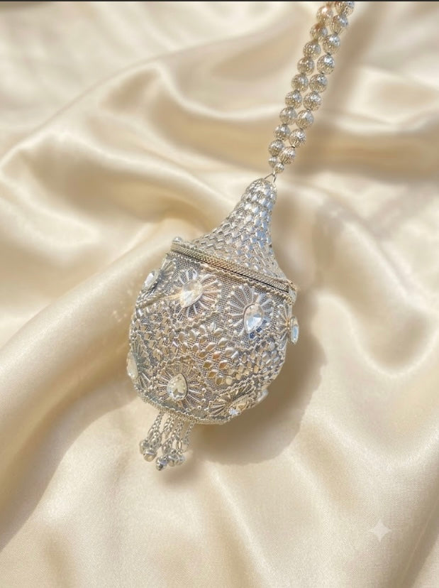 Diamond dust clutch