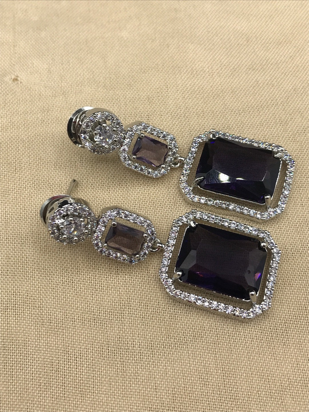 Mesmerizing neckline