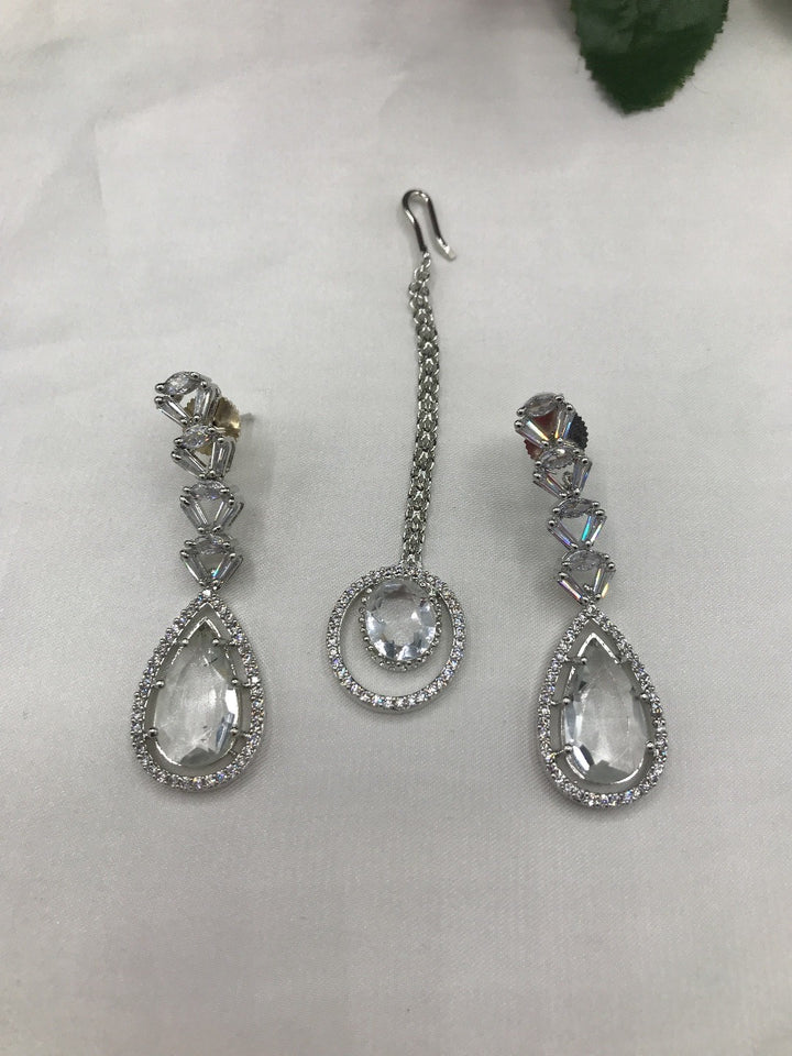 elegant silver neckline
