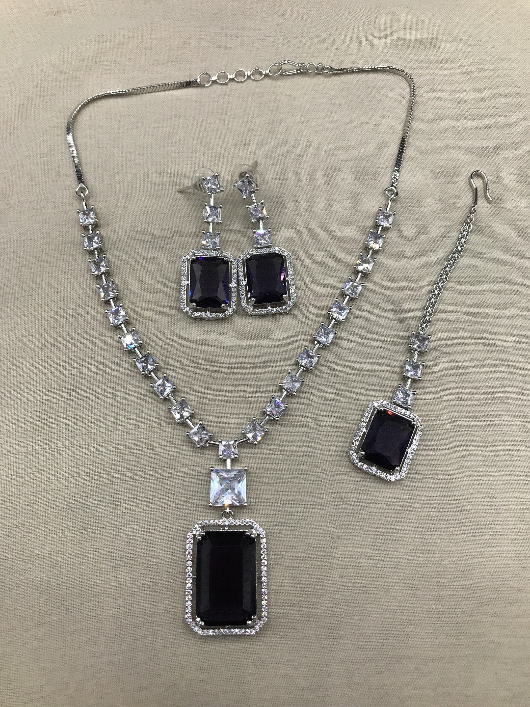 Square shaped neckline