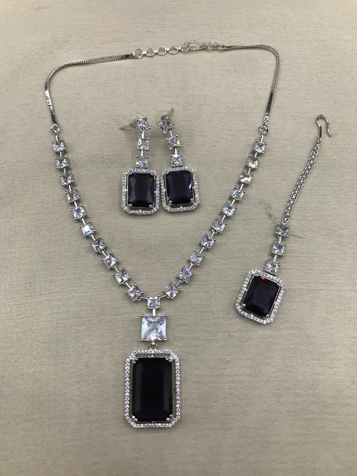 Square shaped neckline