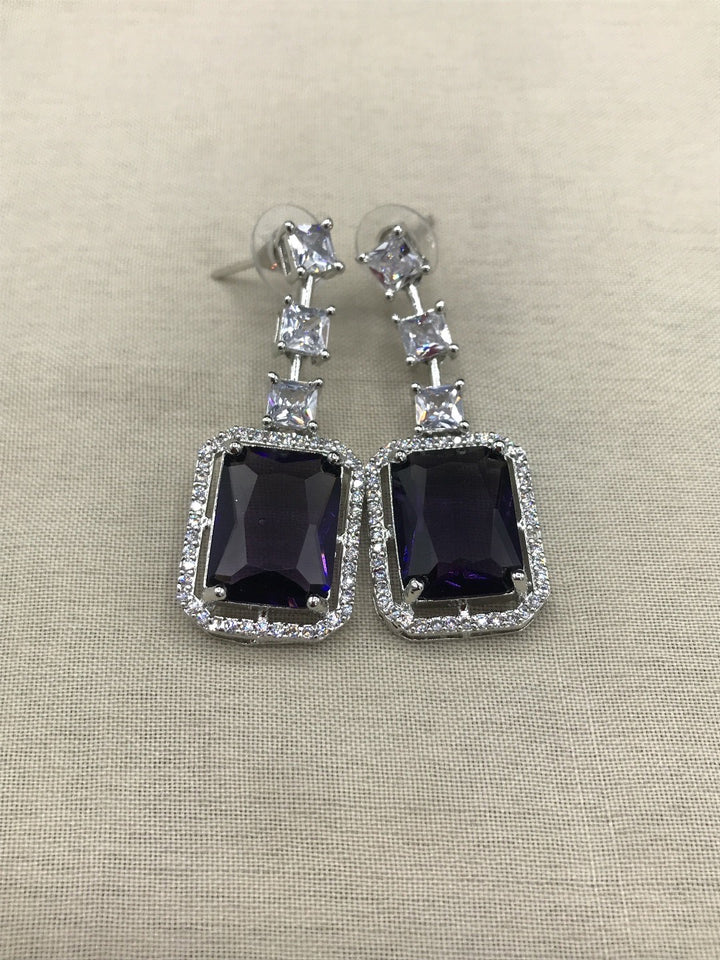 Square shaped neckline