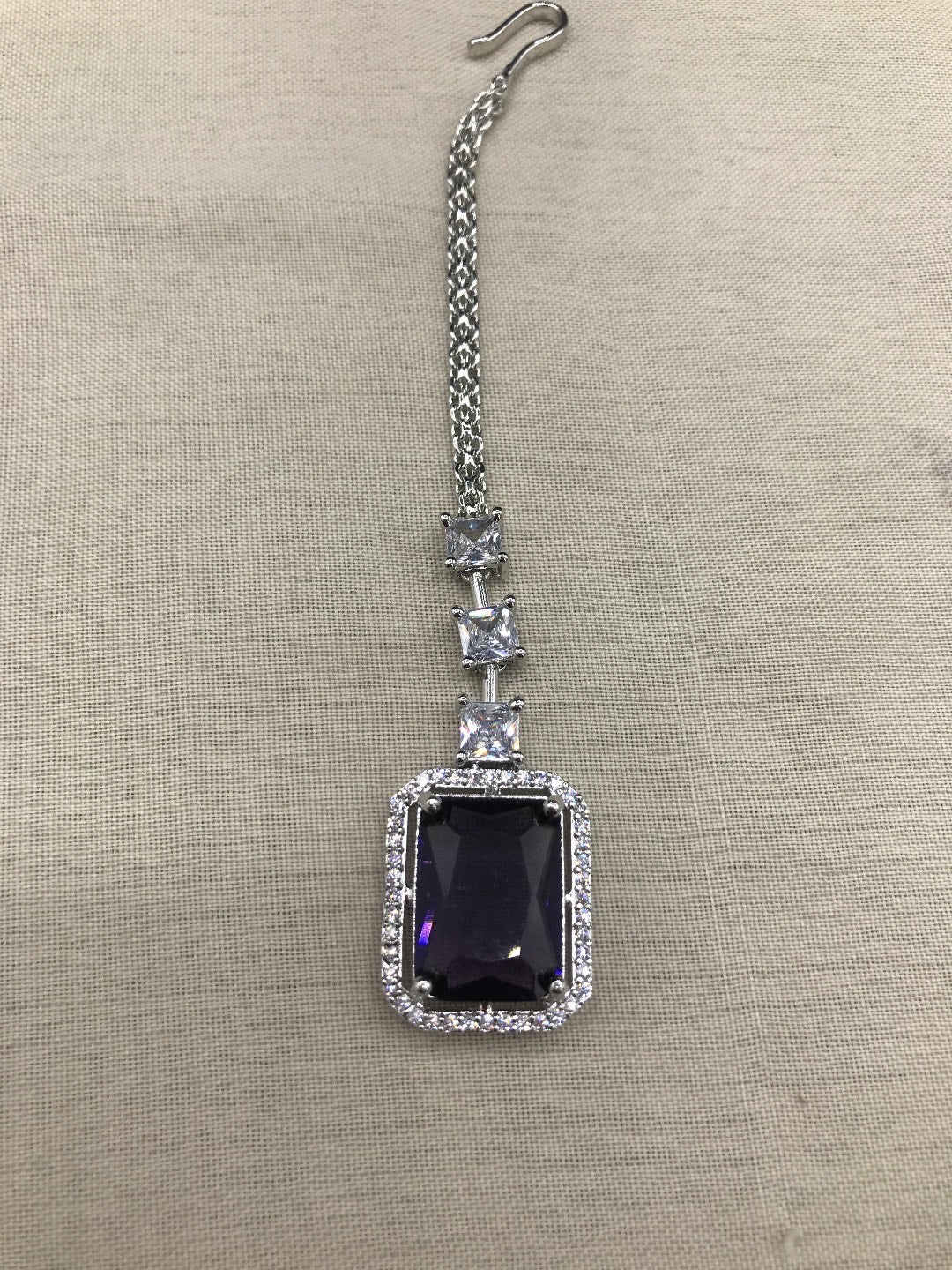 Square shaped neckline