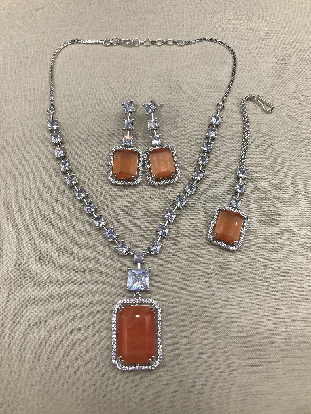 Square shaped neckline