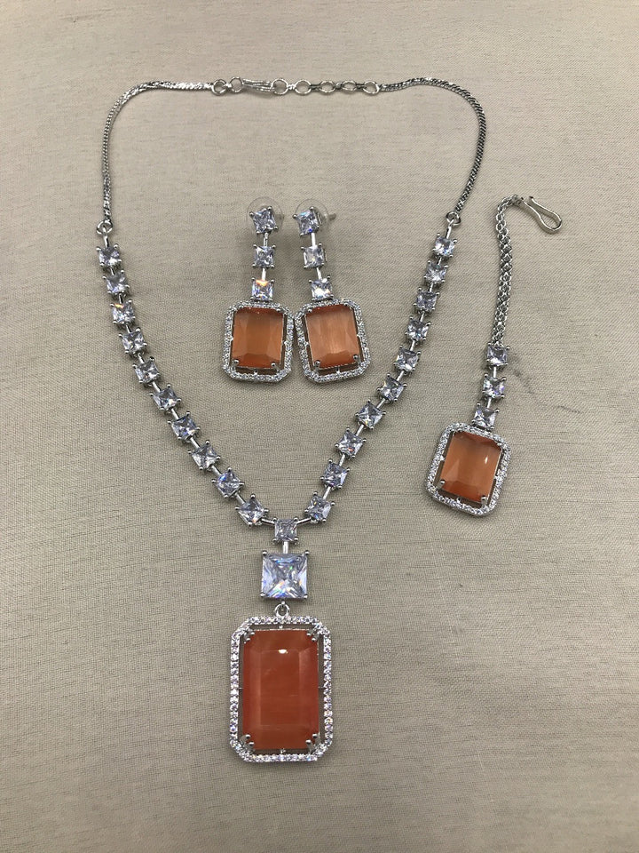 Square shaped neckline