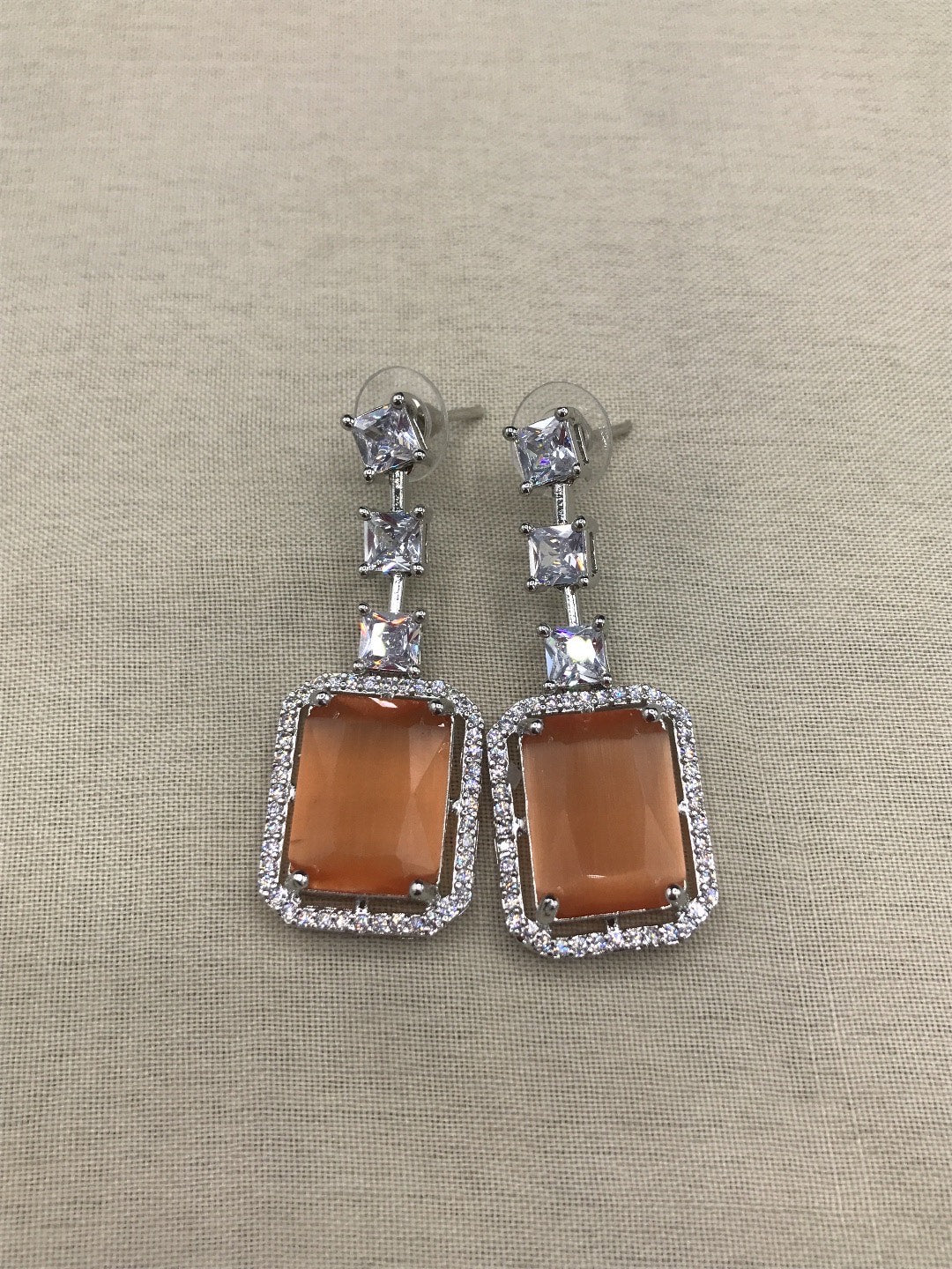 Square shaped neckline