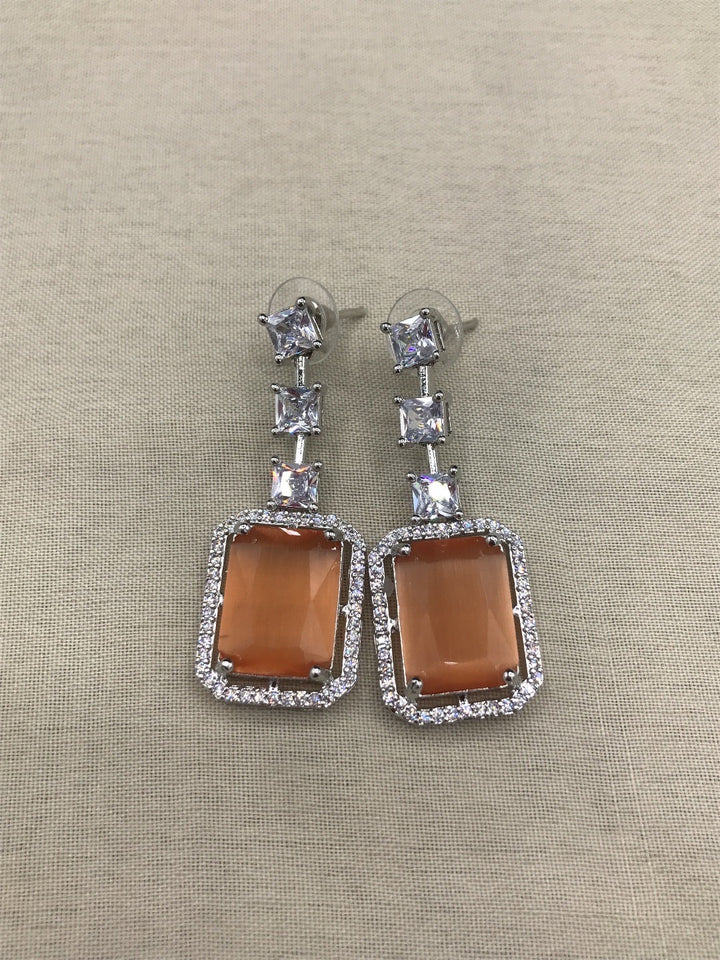 Square shaped neckline