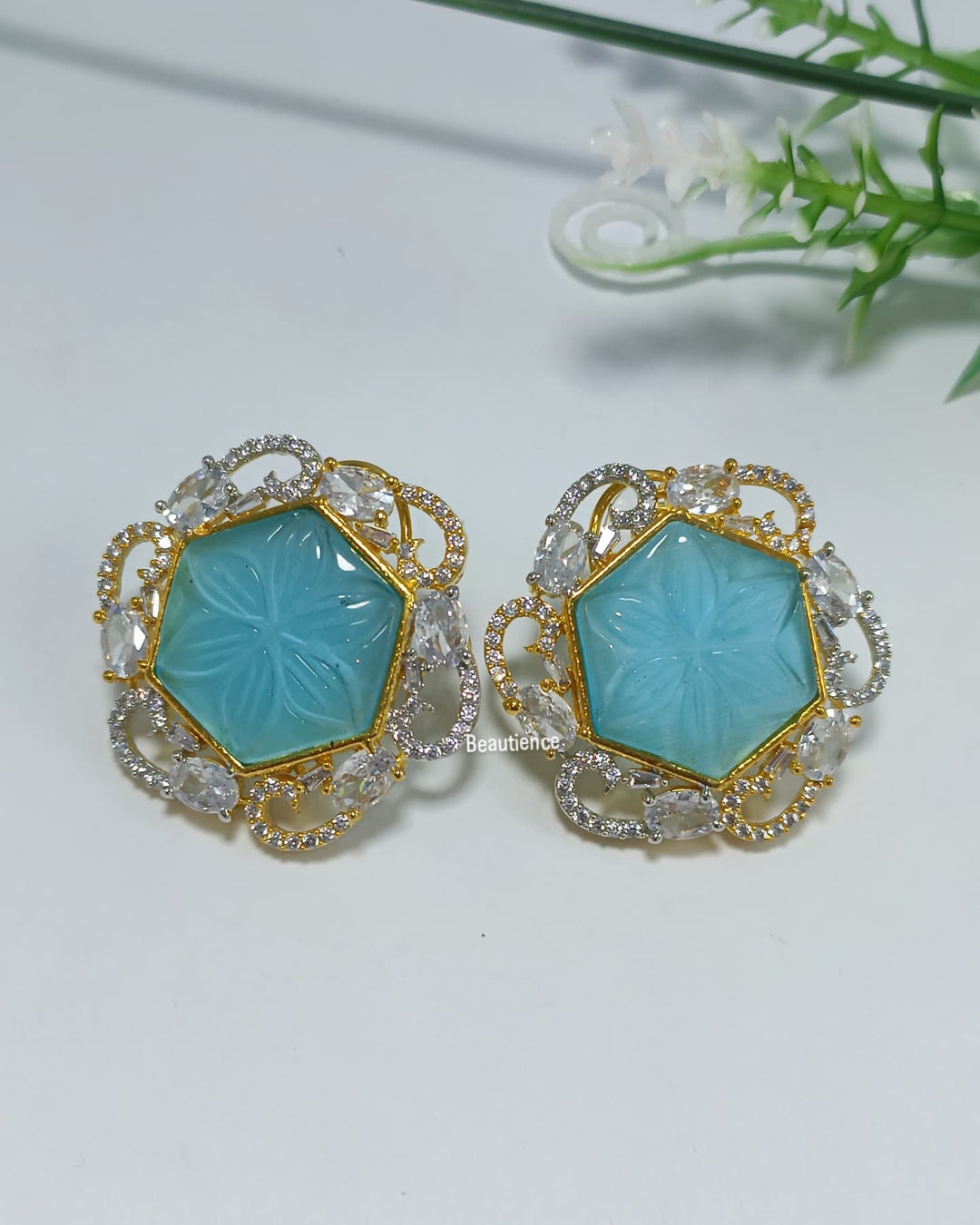 Luxurious carving studs