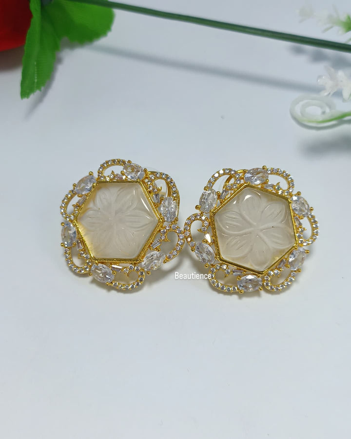 Luxurious carving studs
