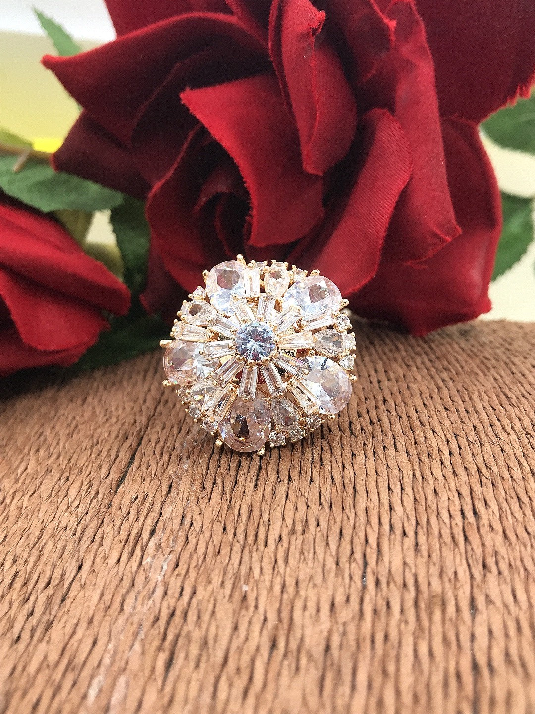Floral round ring