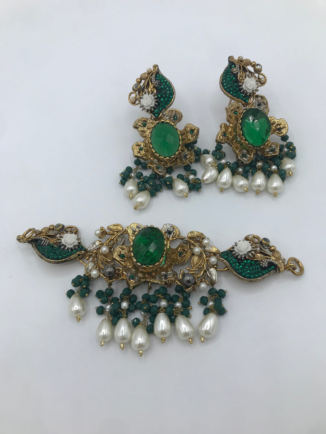 powdered Turkish style choker