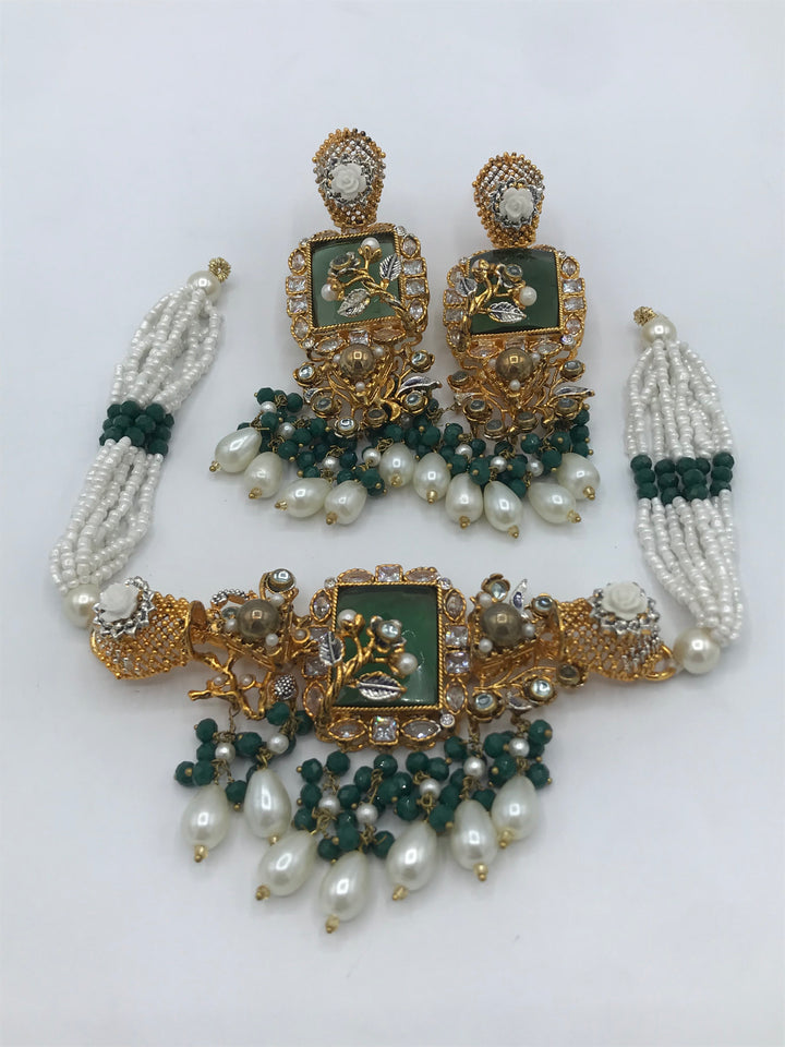 elegant Turkish choker